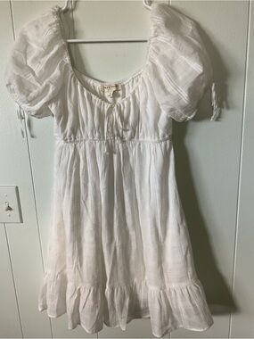 Thirty Thirty Lightweight White Puff Sleeve Peasant Dress.
